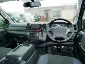 ハイエースバンS-GLダークプライム　4WDカスタムコンプリート